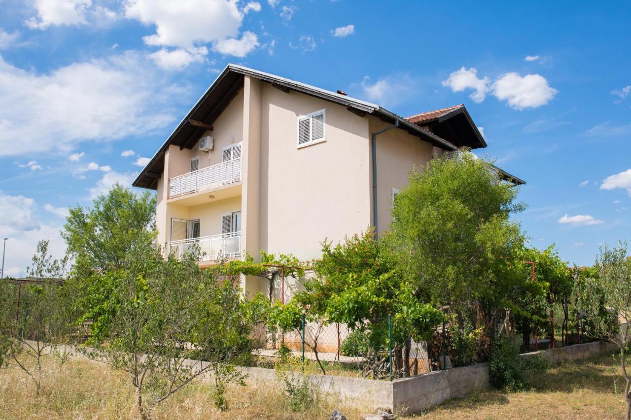 Apartment Dalmatien Raslina Esterno foto