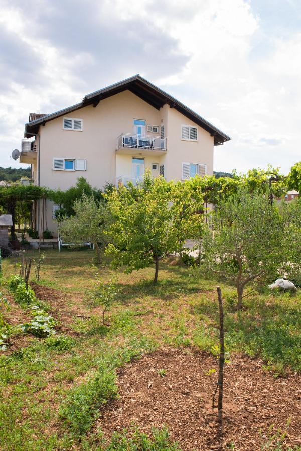 Apartment Dalmatien Raslina Esterno foto