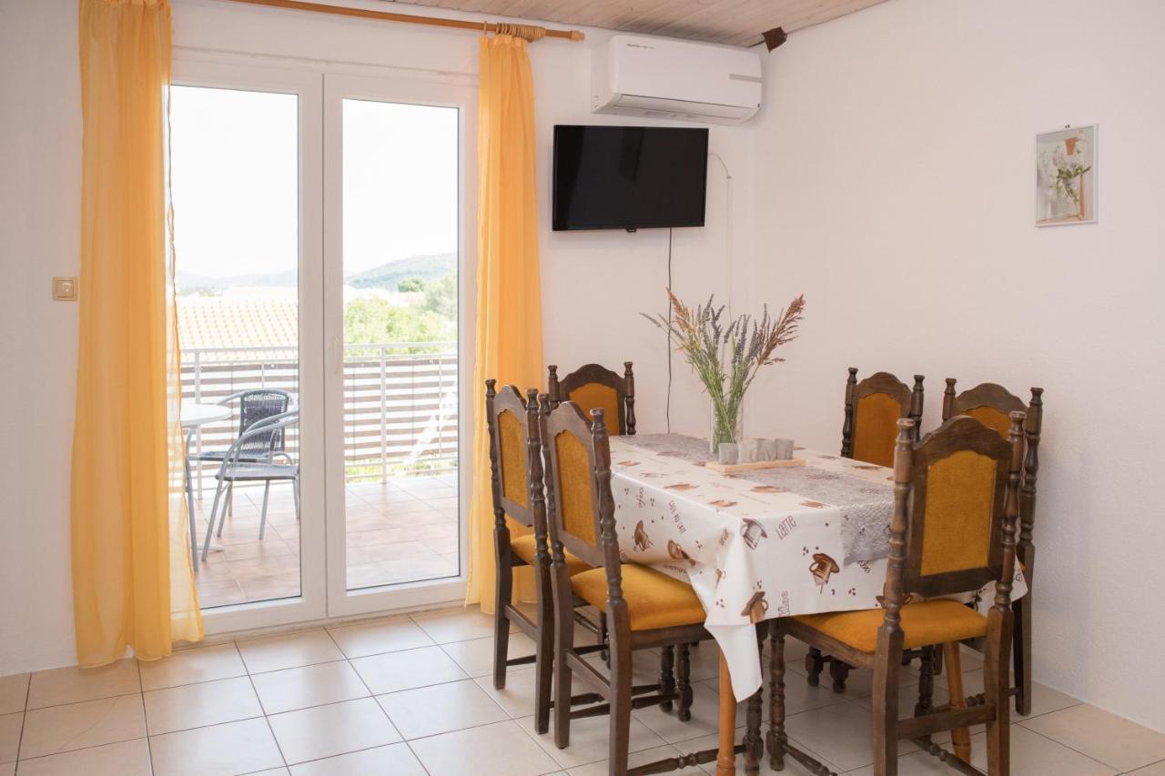 Apartment Dalmatien Raslina Esterno foto