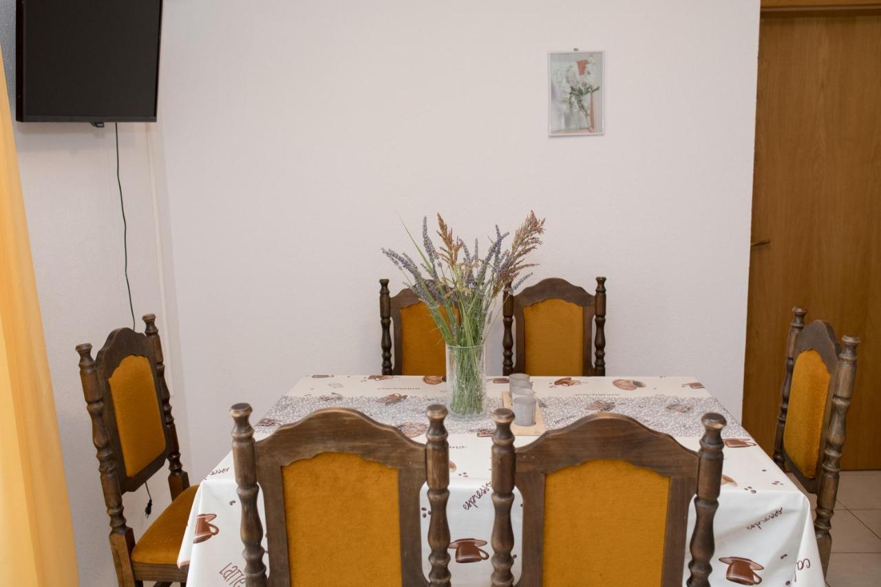 Apartment Dalmatien Raslina Esterno foto