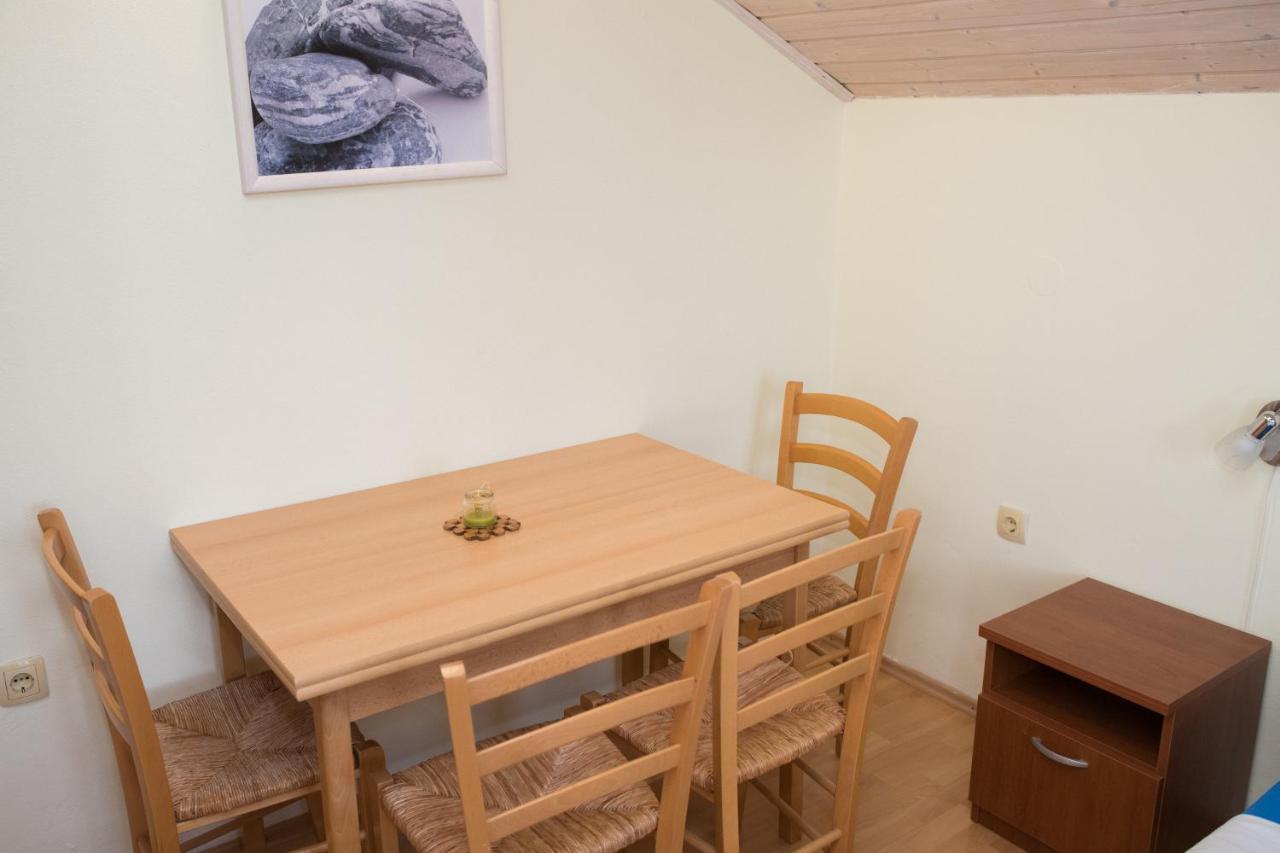 Apartment Dalmatien Raslina Esterno foto