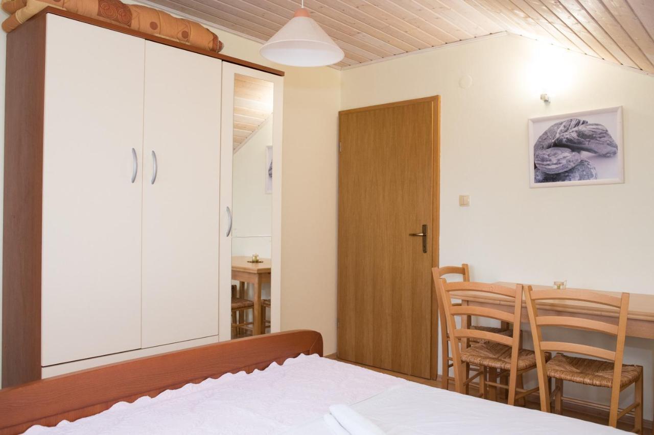 Apartment Dalmatien Raslina Esterno foto